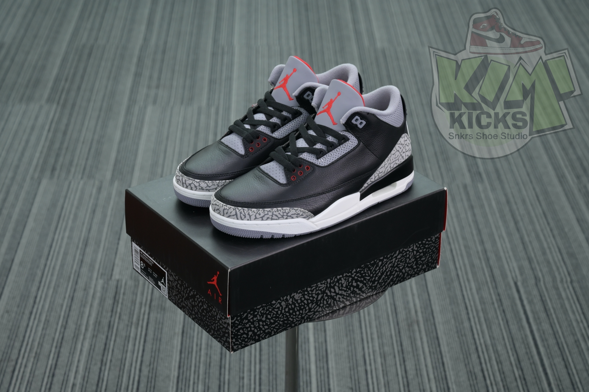 Kimi kick Air Jordan 3“Black Cement Reimagined”