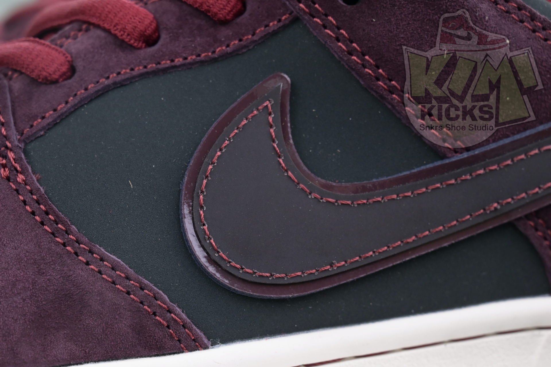 Kimi kick RIOT Skateshop x Nike SB Dunk Low