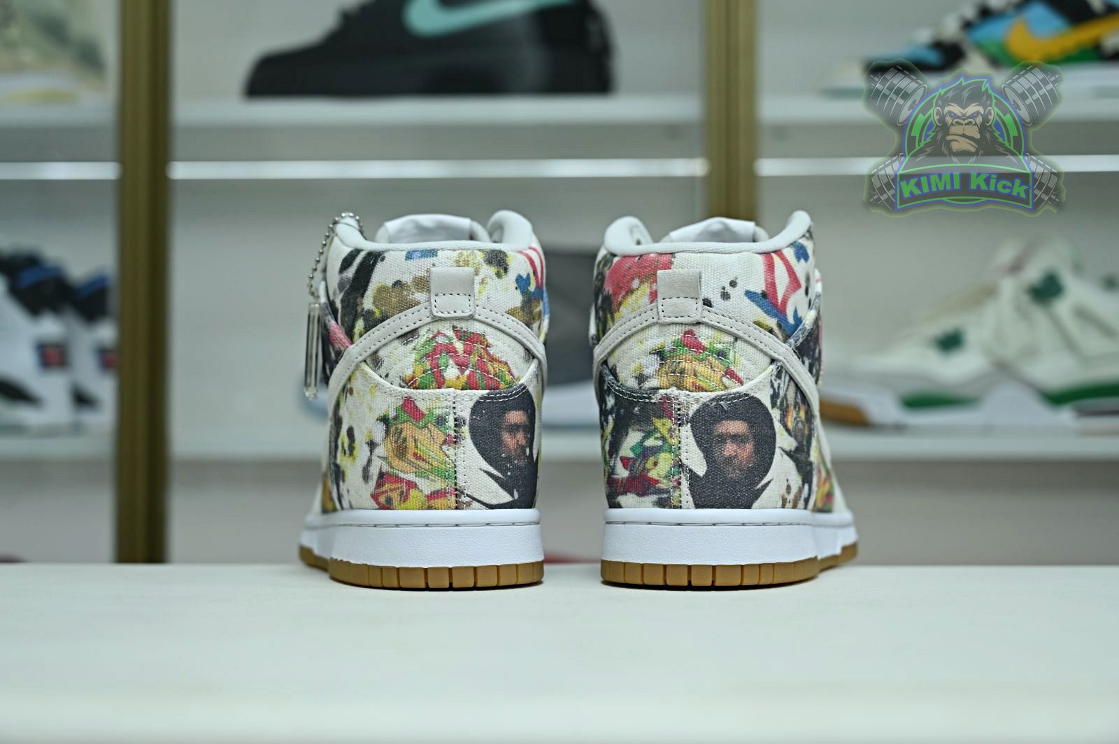 Kimi kick Supreme x Nike Dunk SB High  