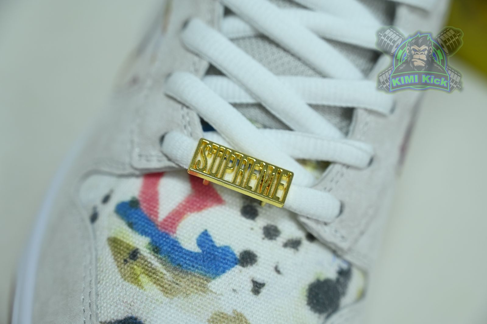 Kimi kick Supreme x Nike Dunk SB High  