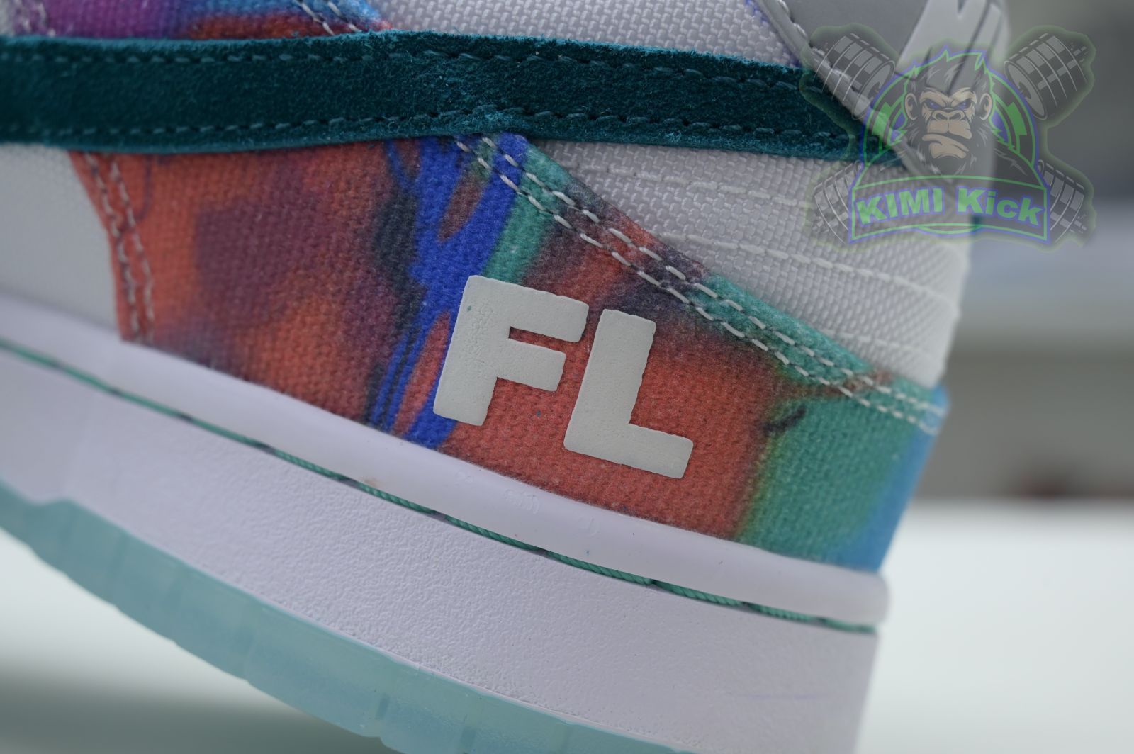 Kimi kick Futura Laboratories x Nike Dunk SB