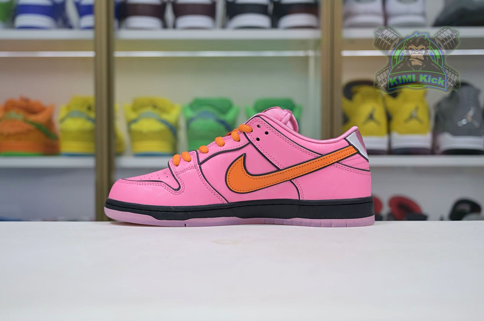 Kimi kick The Powerpuff Girls x Nike Dunk SB Low