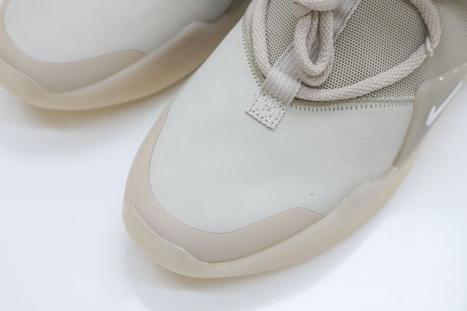 Kimi kick Nike Air Fear of God 1  oatmeal fog