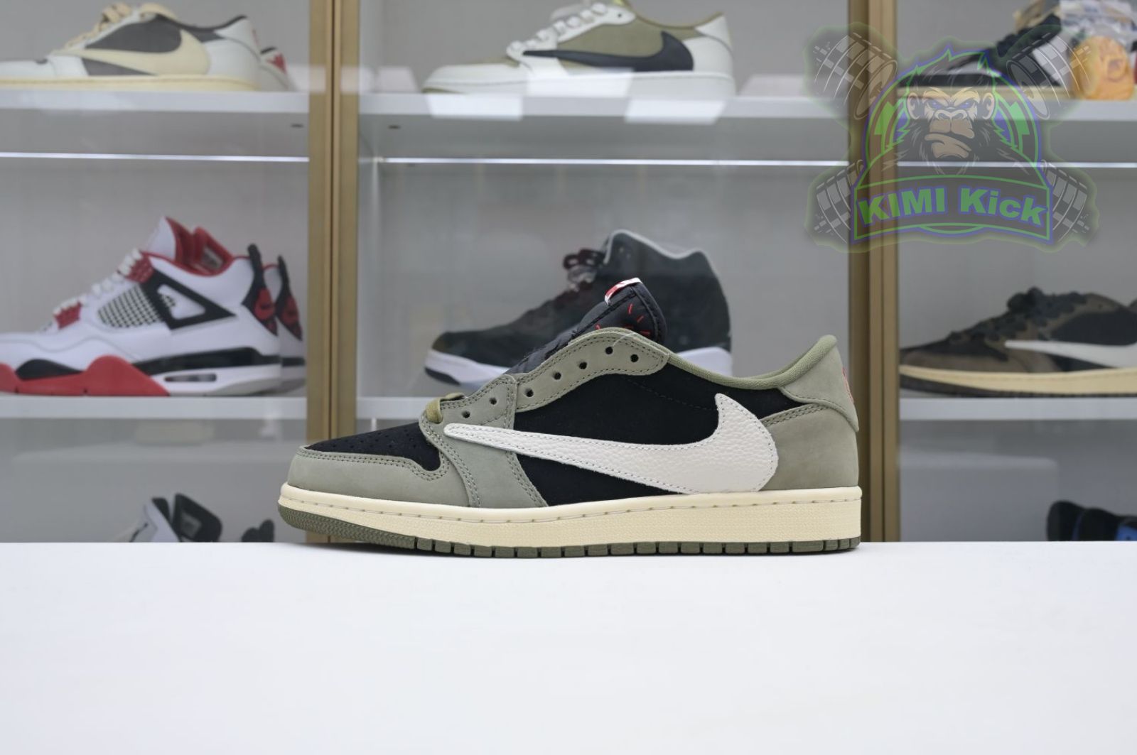 Kimi kick Travis Scott x Jordan Air Jordan 1 Low OG 7.0