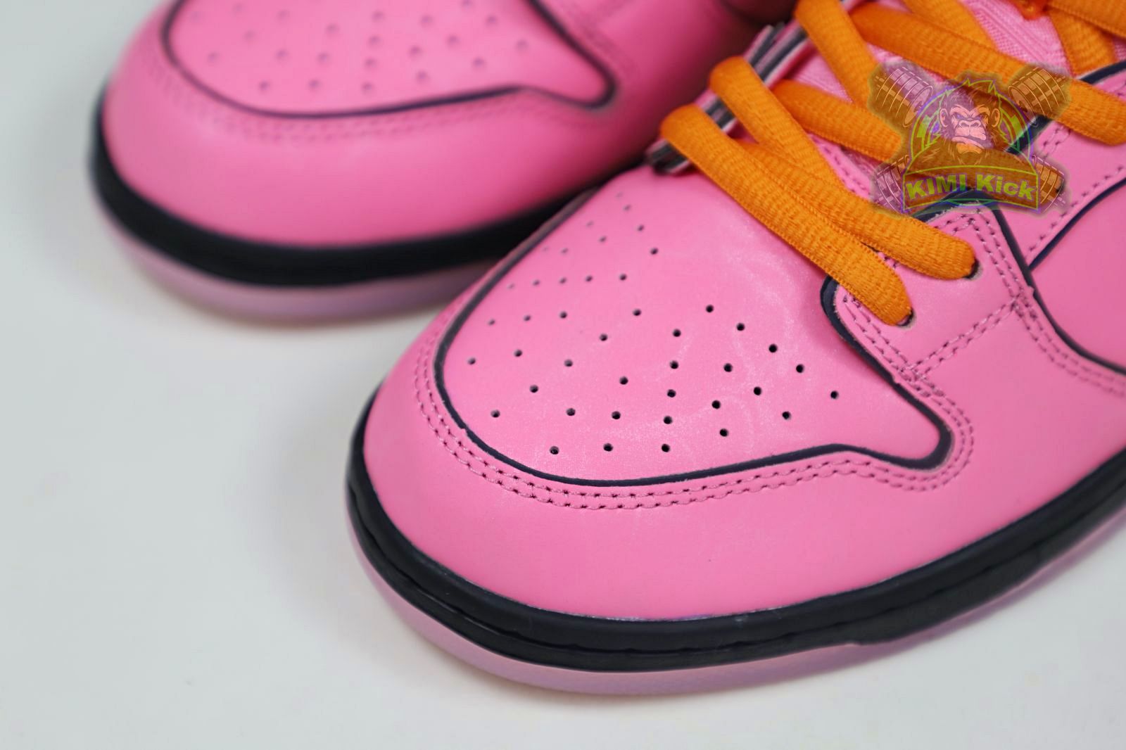 Kimi kick The Powerpuff Girls x Nike Dunk SB Low