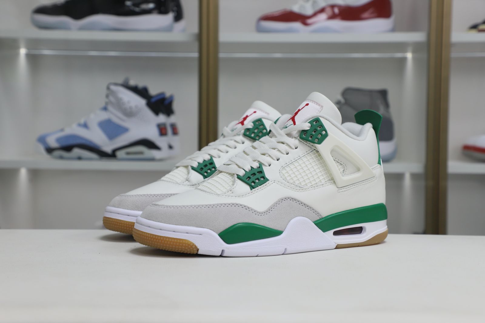 Kimi kick NIKE SB X AIR JORDAN 4 RETRO 'PINE GREEN'