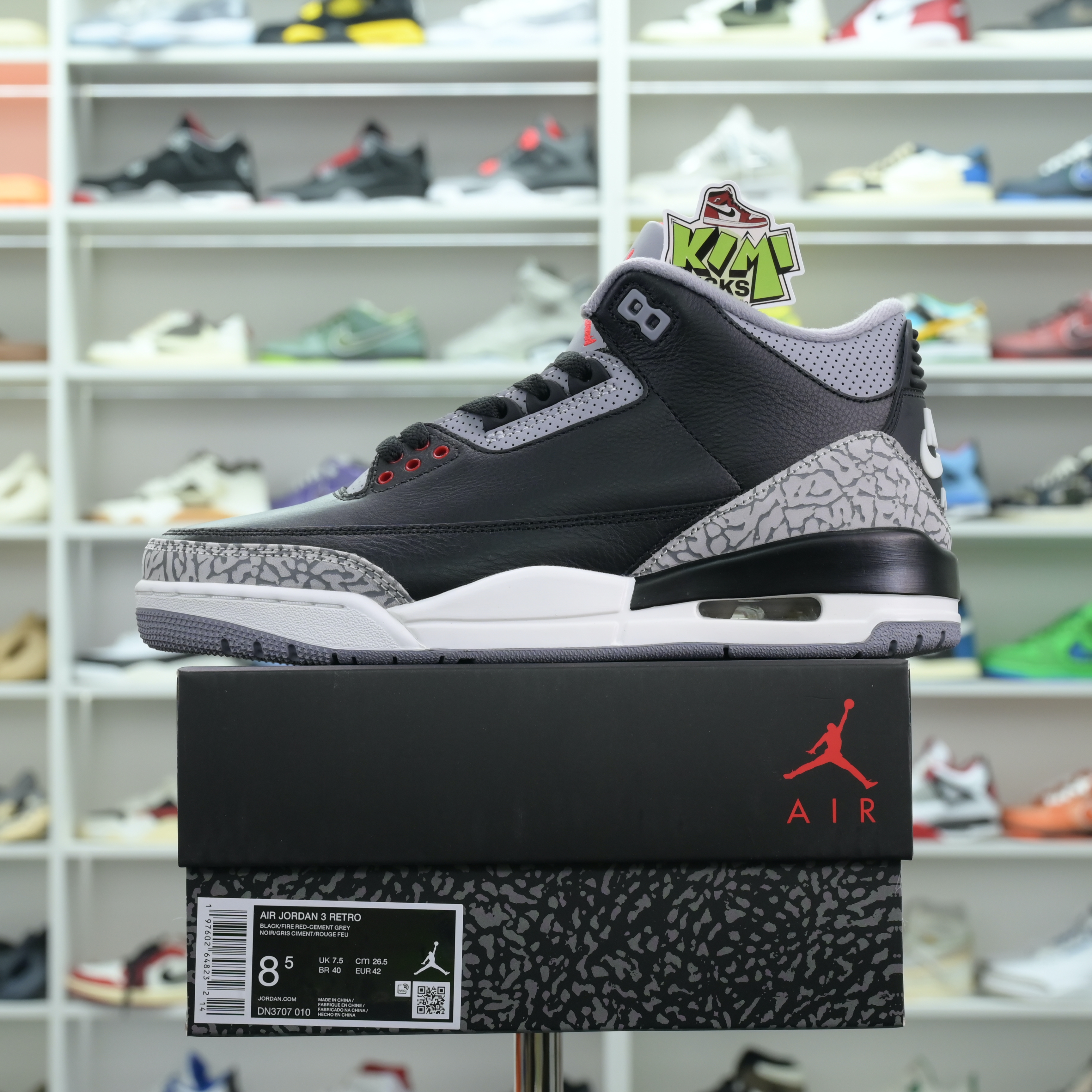 Kimi kick Air Jordan 3“Black Cement Reimagined”