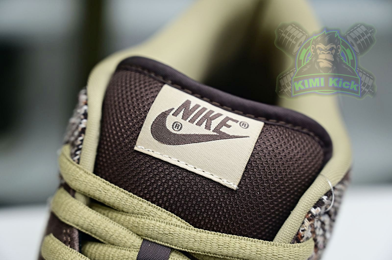 Kimi kick Nike Dunk SB Low Tweed