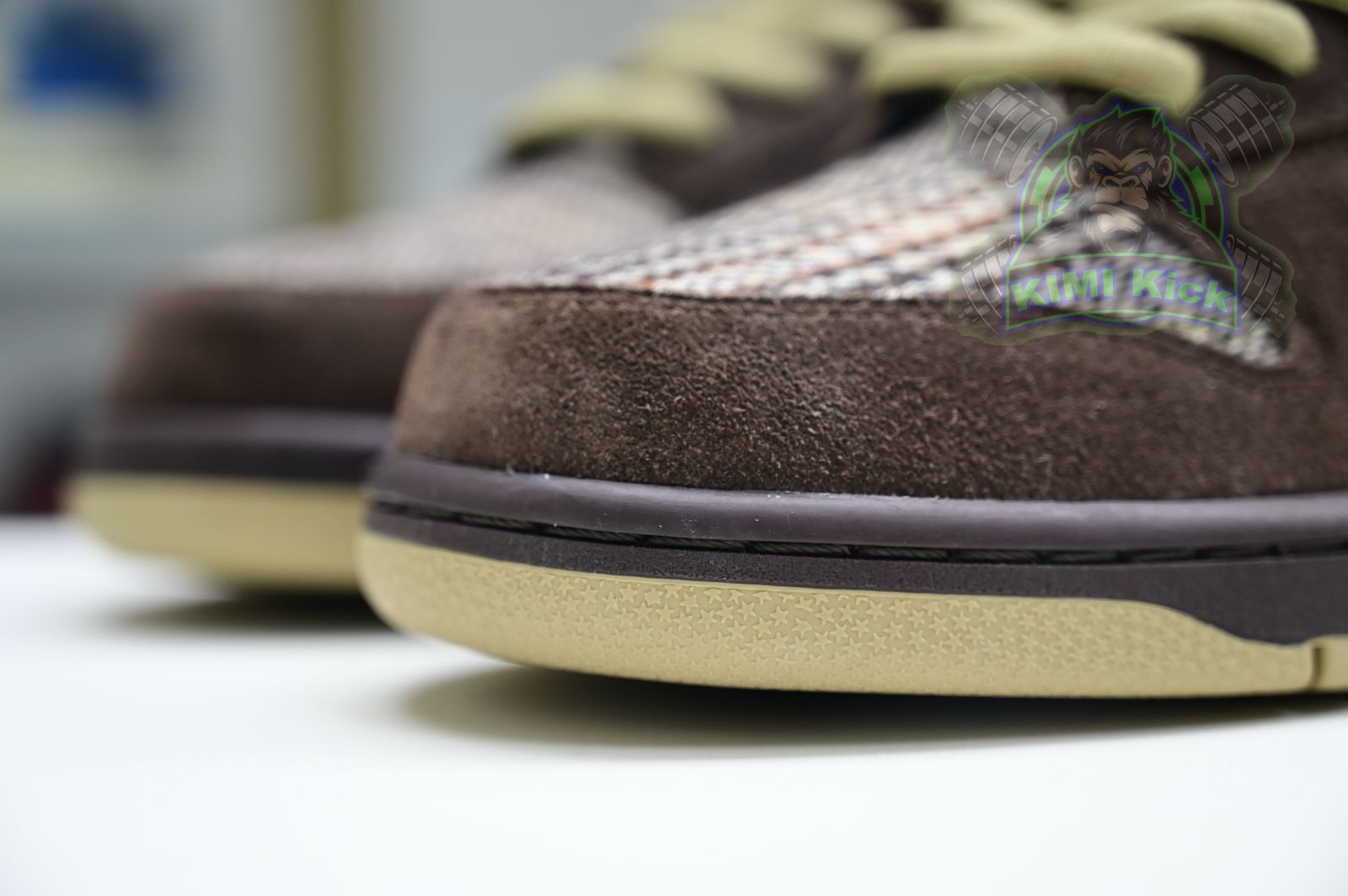 Kimi kick Nike Dunk SB Low Tweed