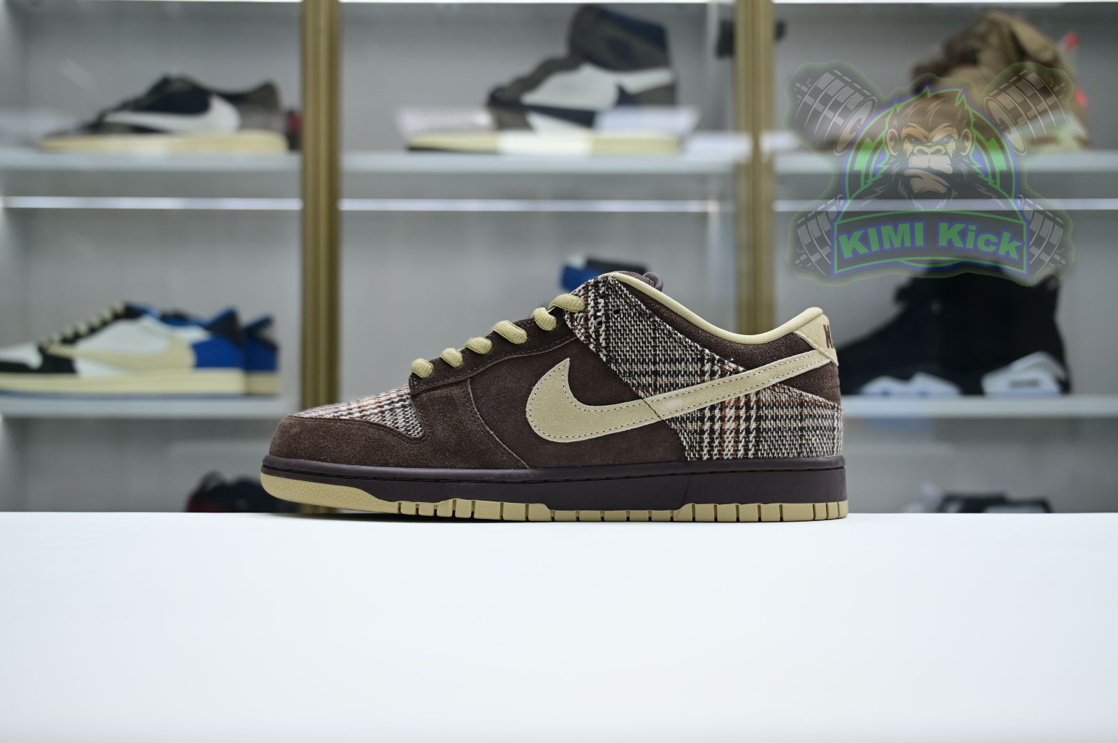 Kimi kick Nike Dunk SB Low Tweed