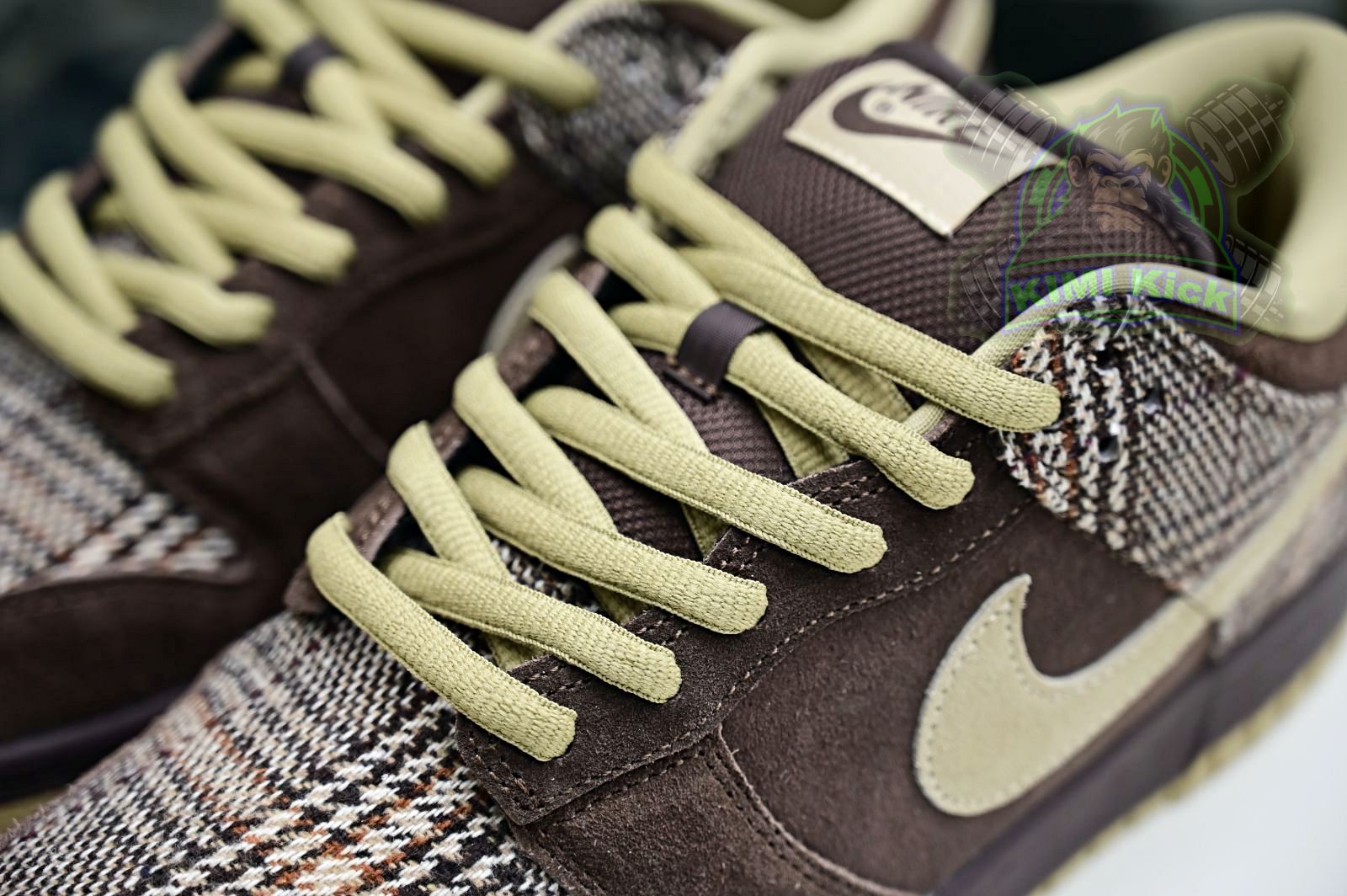 Kimi kick Nike Dunk SB Low Tweed