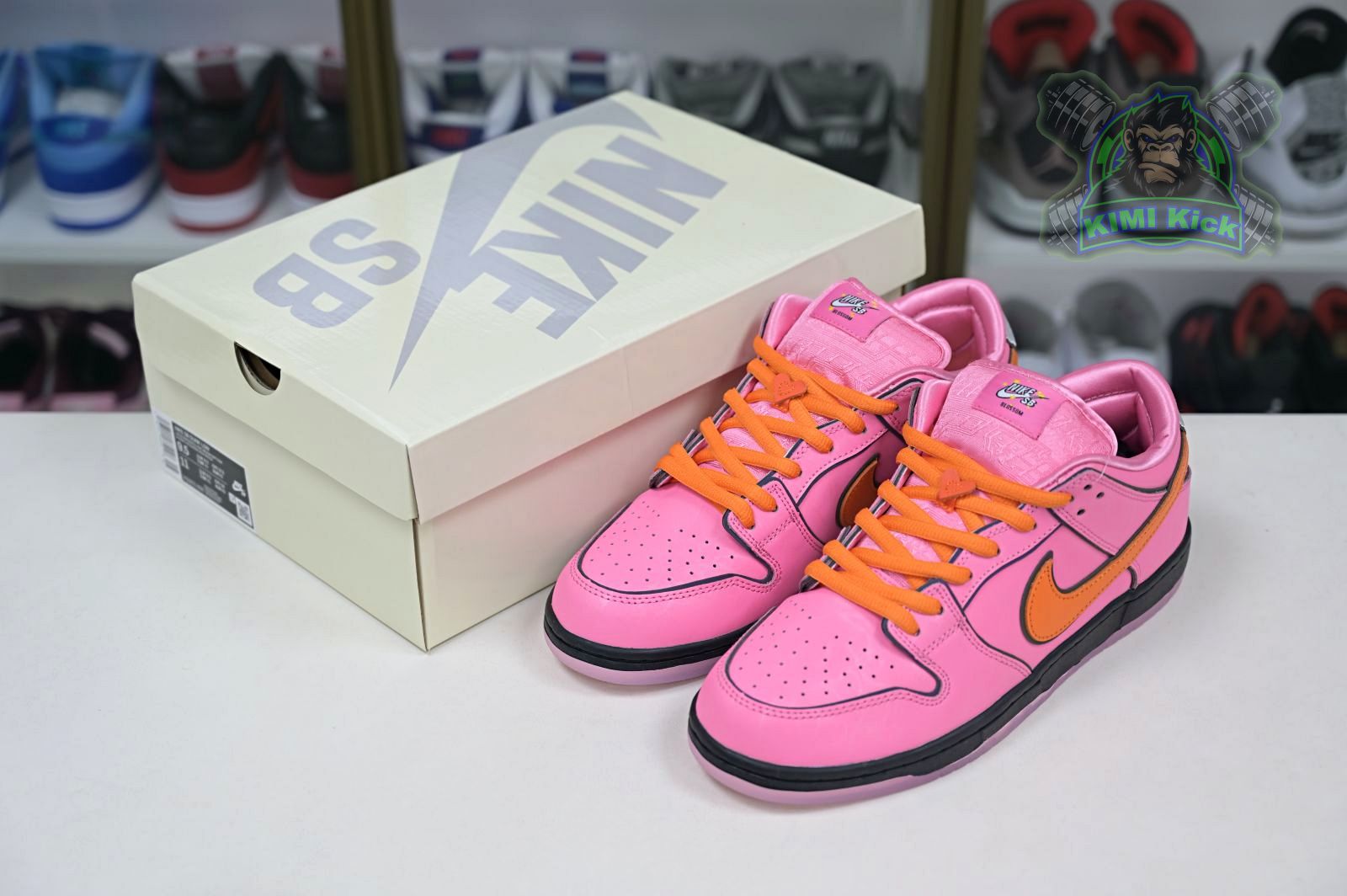 Kimi kick The Powerpuff Girls x Nike Dunk SB Low