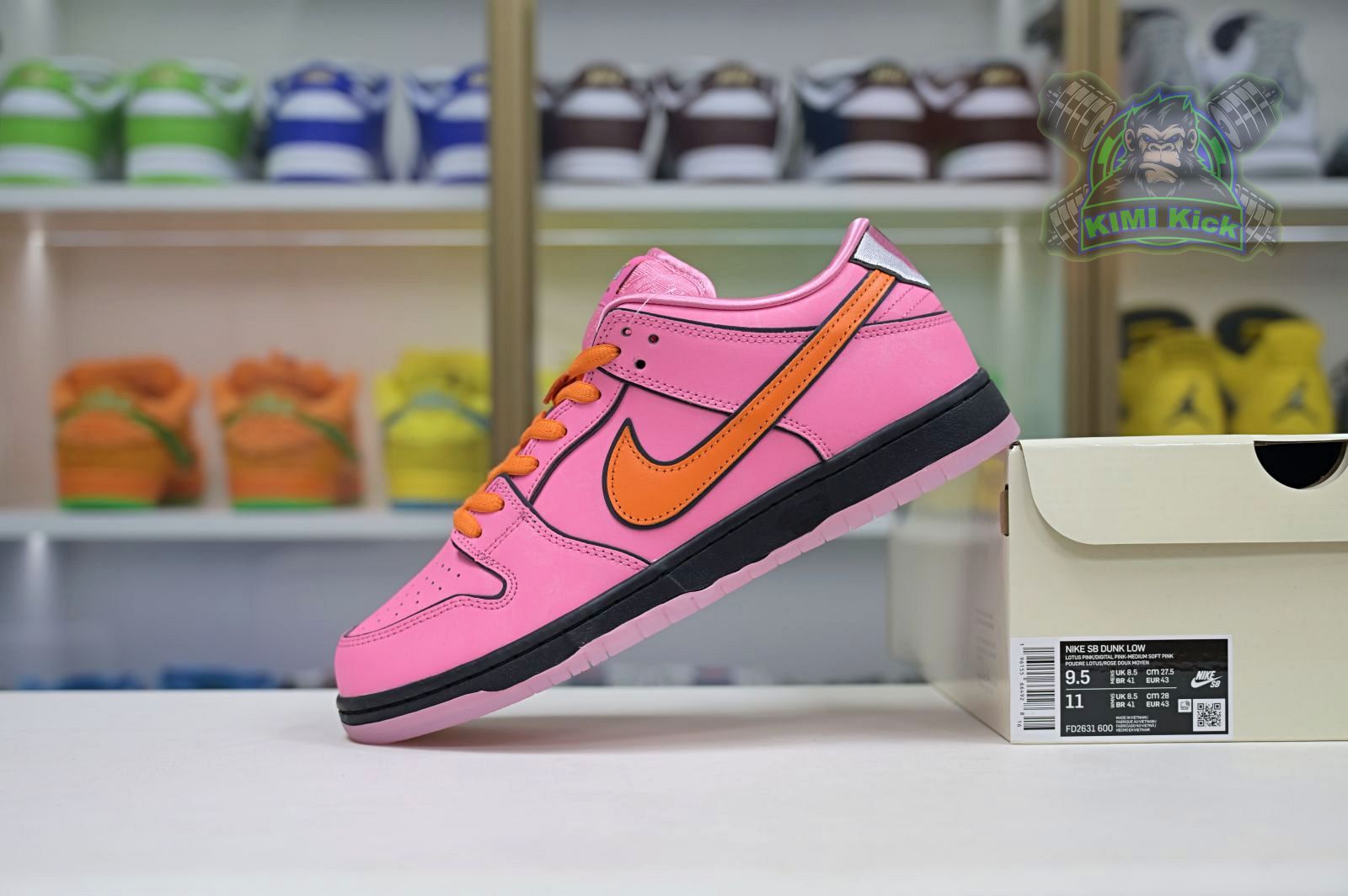 Kimi kick The Powerpuff Girls x Nike Dunk SB Low