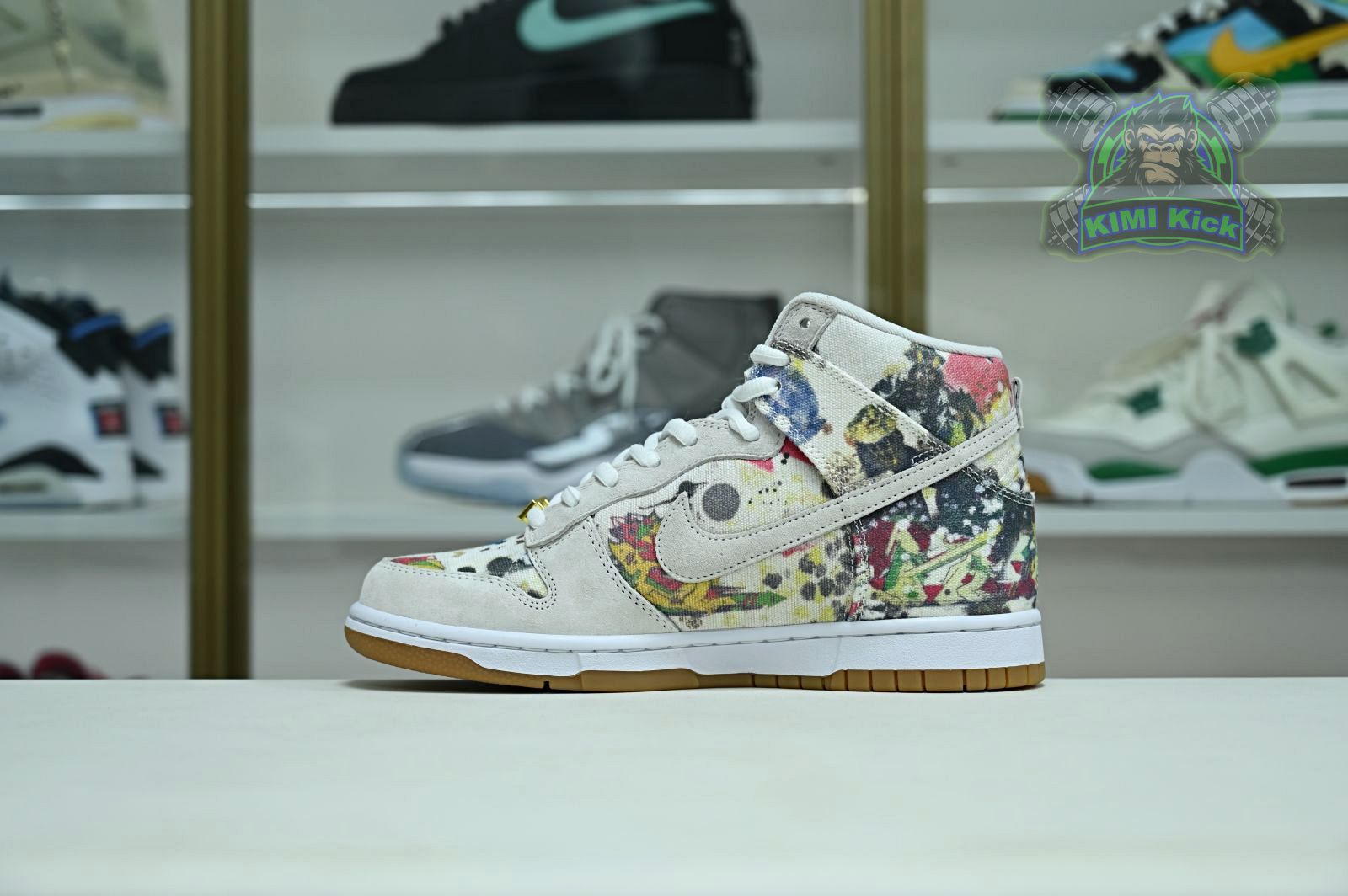 Kimi kick Supreme x Nike Dunk SB High  