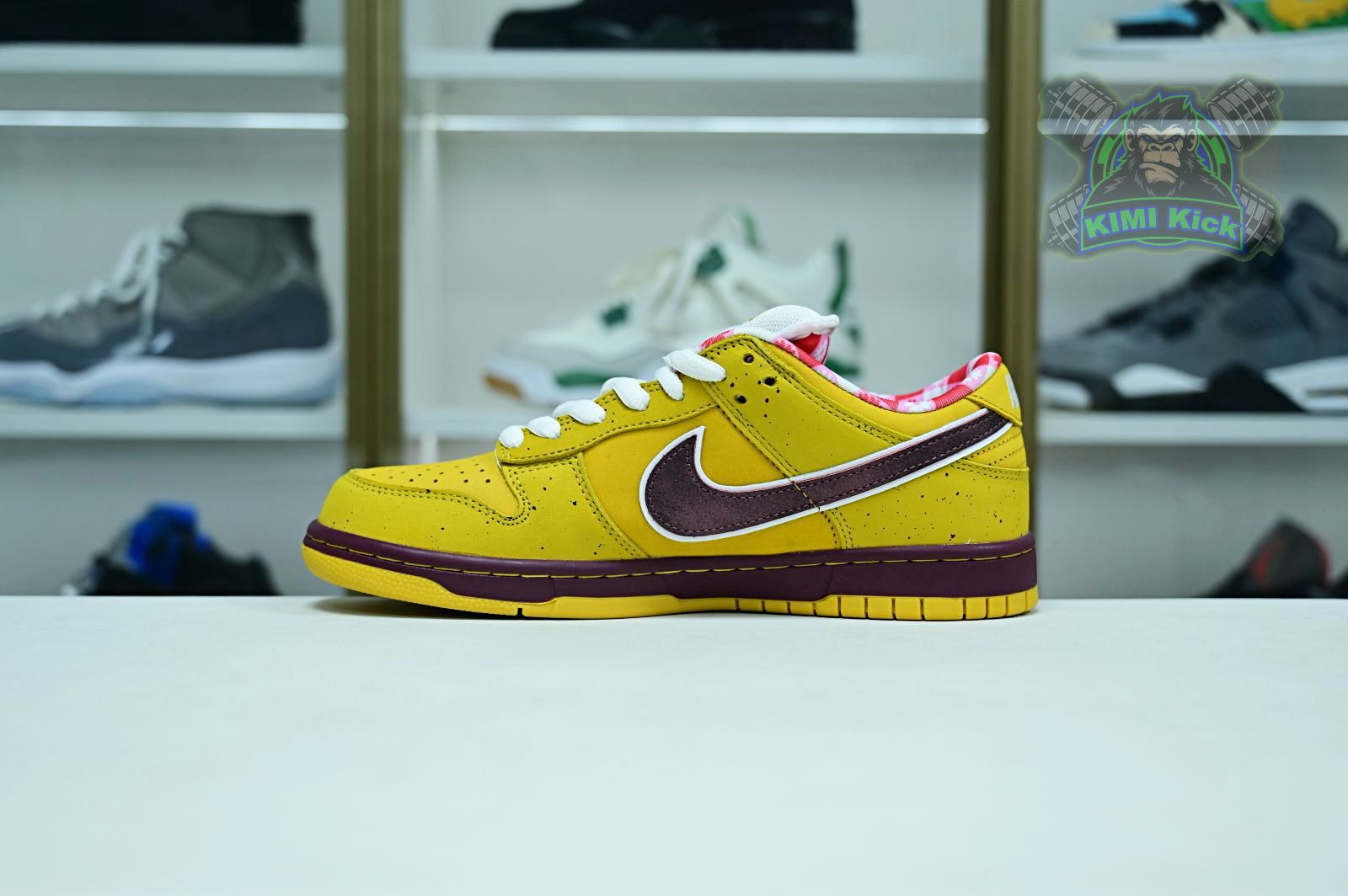 Kimi kick Nike Dunk SB Low YellowLobster