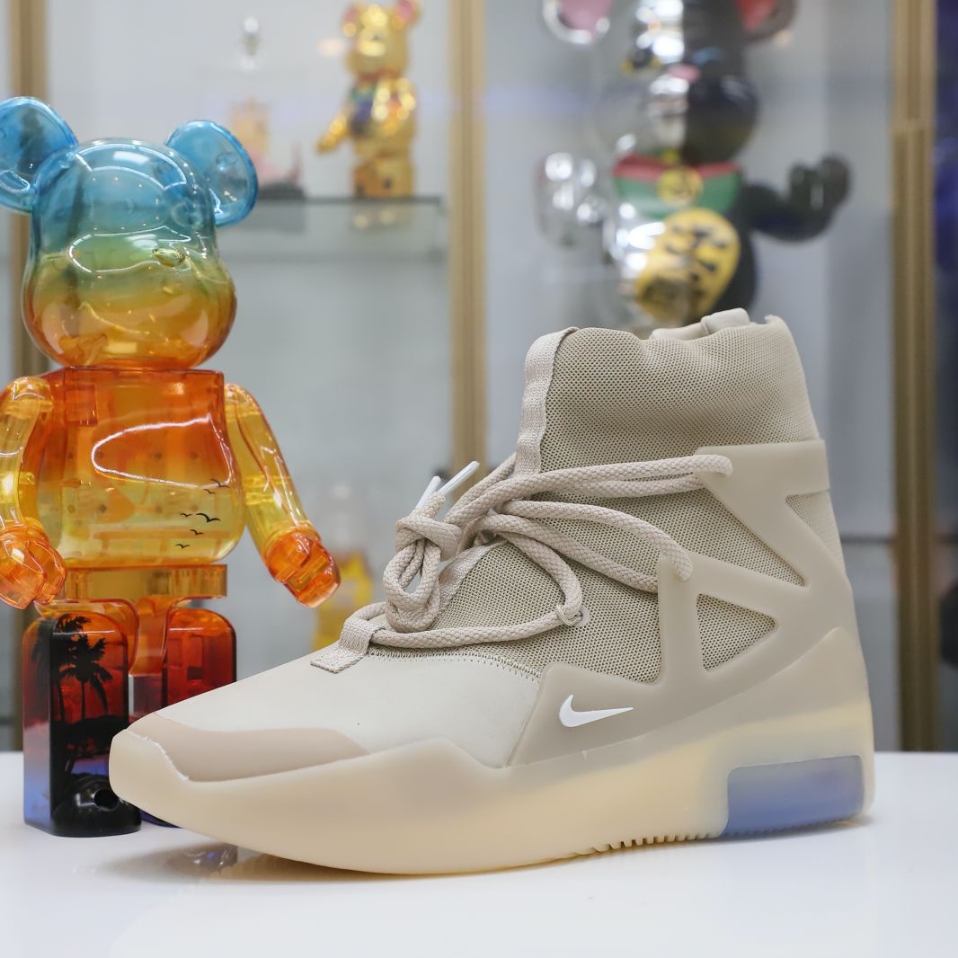 Kimi kick Nike Air Fear of God 1  oatmeal fog