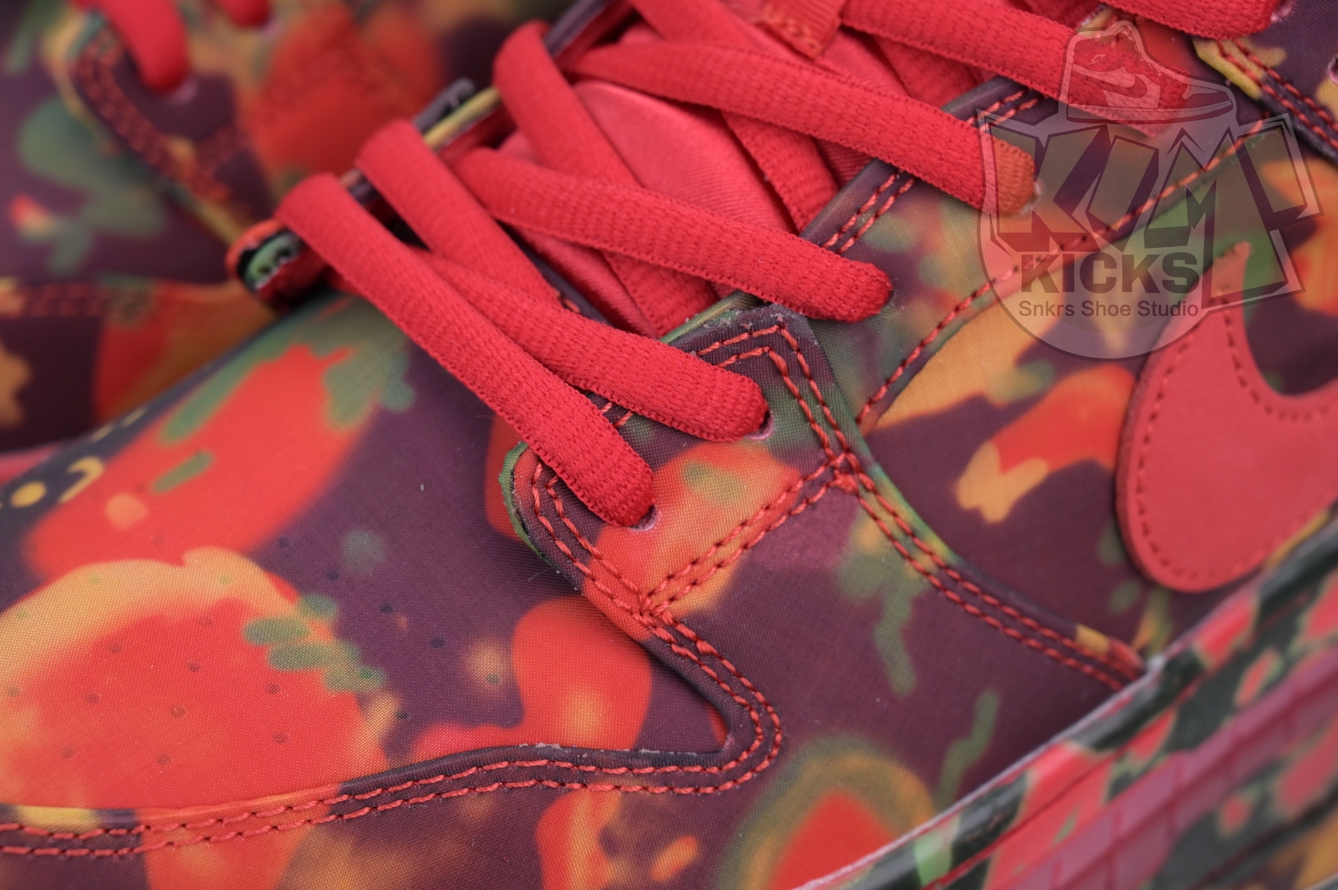 Kimi kick The Wizard of Oz x Nike SBDunk Low“Ruby Slipper”