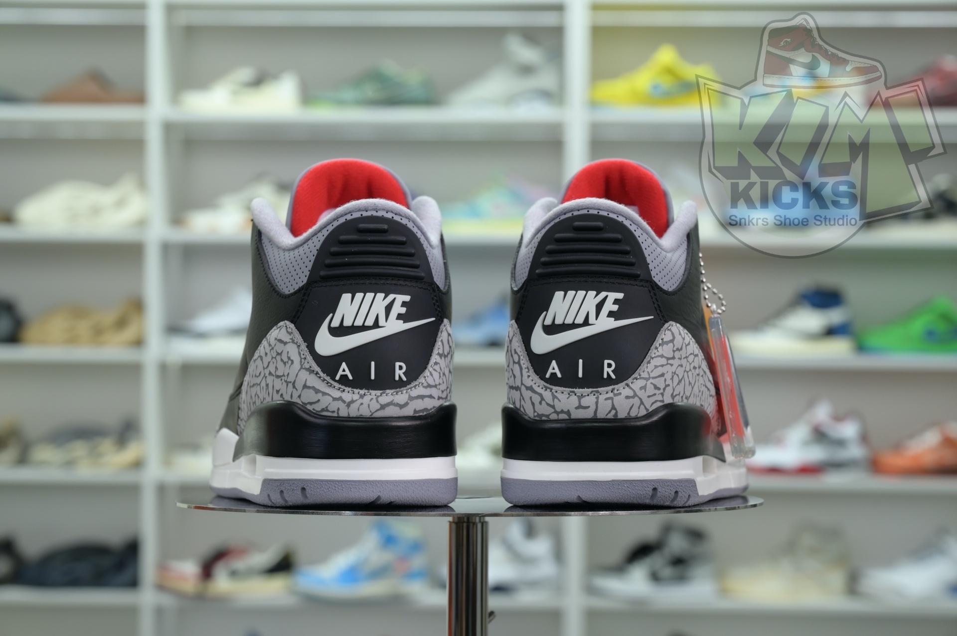 Kimi kick Air Jordan 3“Black Cement Reimagined”