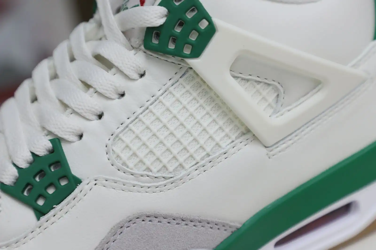 Kimikick NIKE SB X AIR JORDAN 4 RETRO 'PINE GREEN'