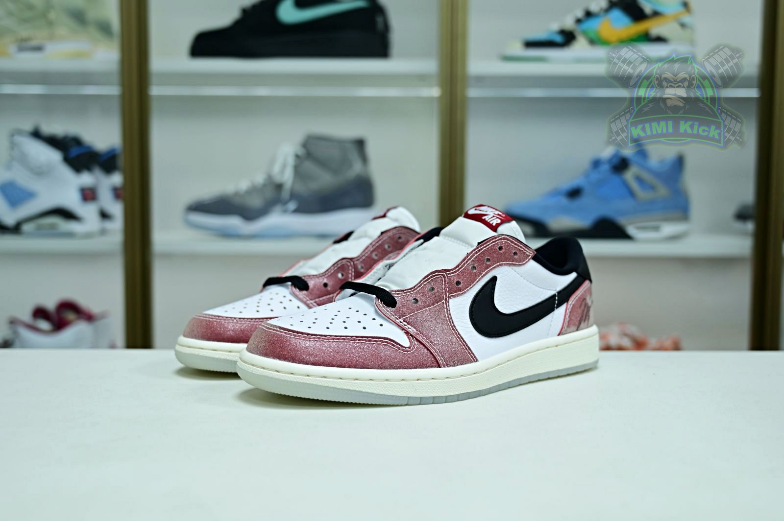 Kimi kick Trophy Room x Jordan Air Jordan1 Low OG