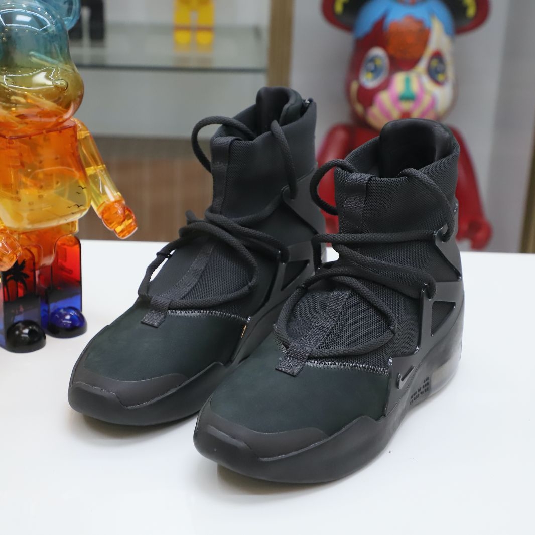 Kimi kick Nike Air Fear of God 1 triple black