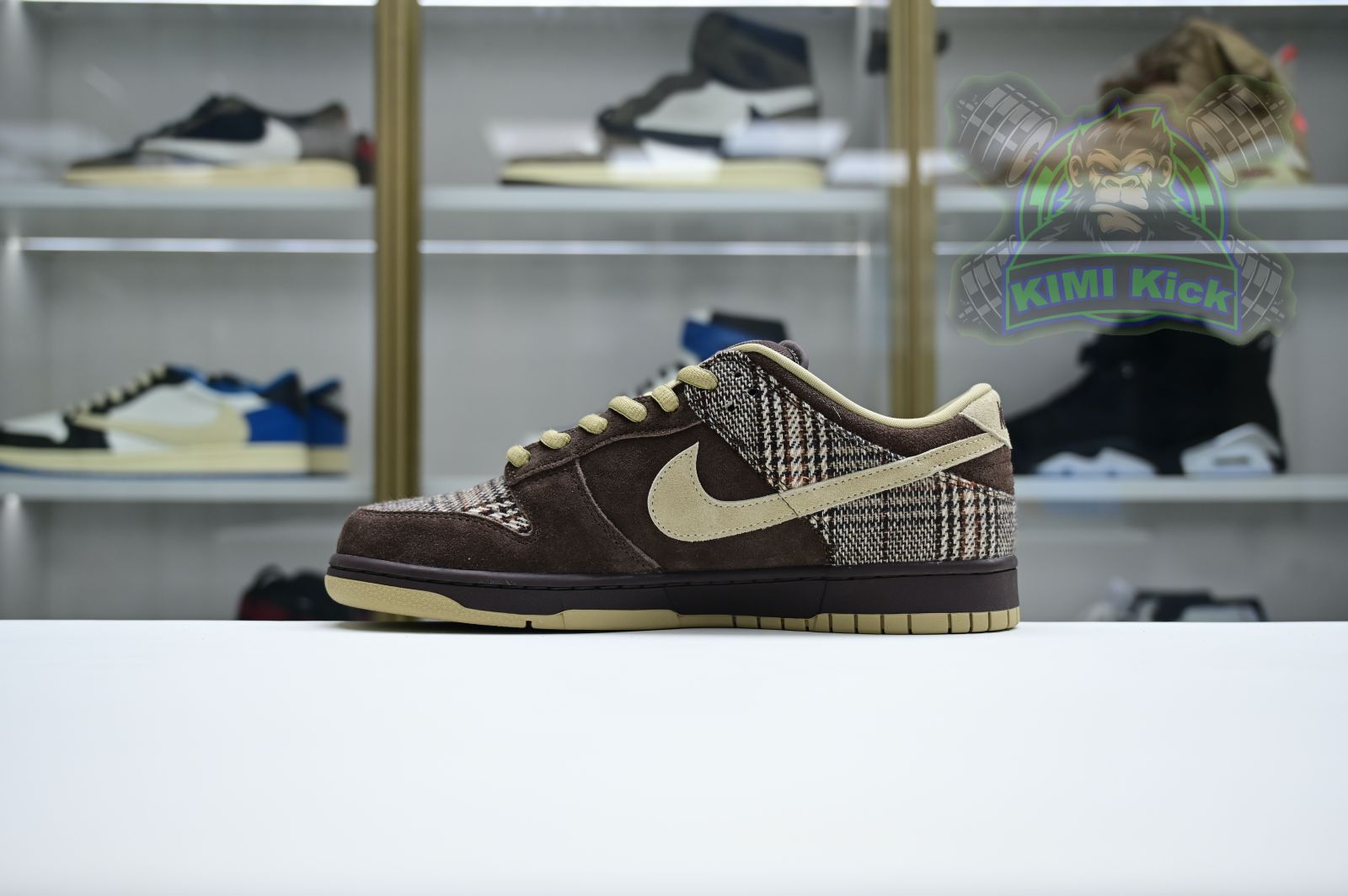 Kimi kick Nike Dunk SB Low Tweed