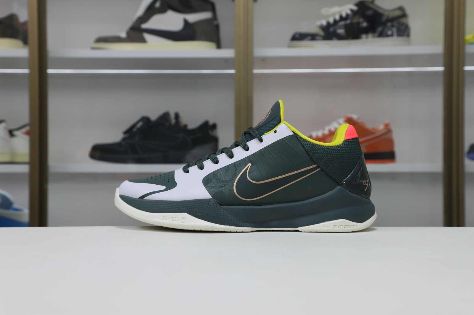 Kimi kick Nike Zoom Kobe 5 Protro EYBLForest Green