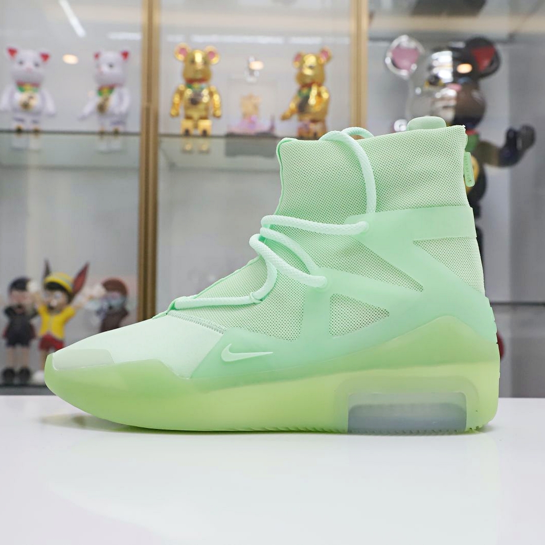 Kimi kick Nike Air Fear of God 1  frosted spruce fog