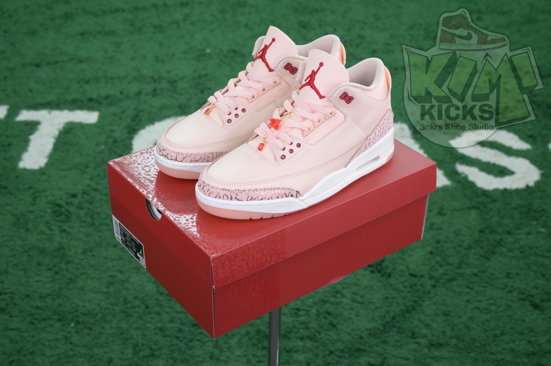 Kimi kick Jordan Air Jordan 3 Valentine's Day