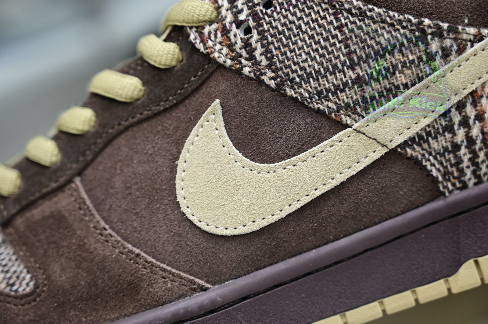 Kimi kick Nike Dunk SB Low Tweed