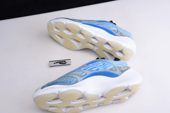 ADIDAS YEEZY 700 V3 GLOW IN THE DARK G UrbanStyle 379