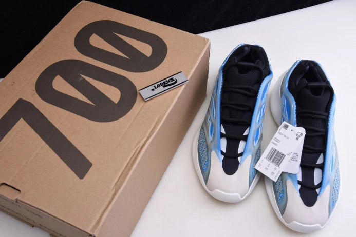 ADIDAS YEEZY 700 V3 GLOW IN THE DARK G UrbanStyle 379