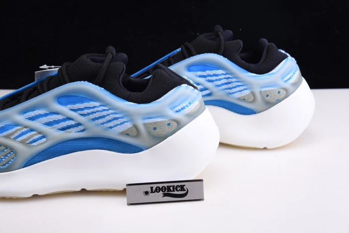 ADIDAS YEEZY 700 V3 GLOW IN THE DARK G UrbanStyle 379