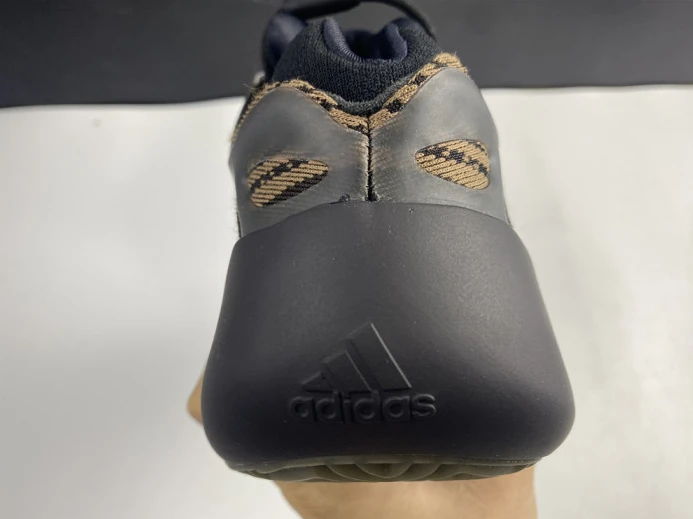 ADIDAS YEEZY 700 V3 GY EasyMatch 359