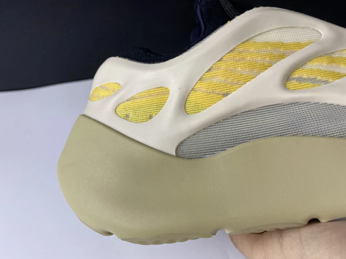 ADIDAS YEEZY 700 V3 SRPHYM"G Trendy 365