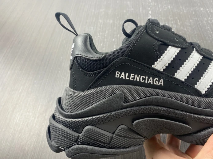 ADIDAS x BLCG TRIPLE S SNEAKER 712754 W2FW1 EasyMatch 2489