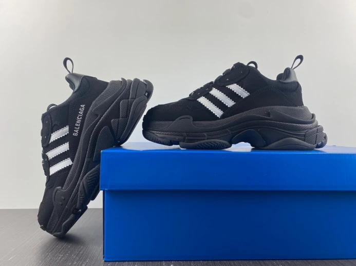 ADIDAS x BLCG TRIPLE S SNEAKER 712754 W2FW1 EasyMatch 2489