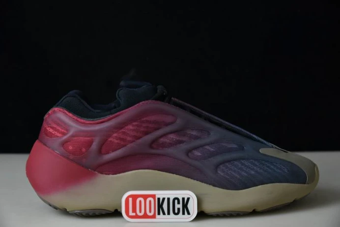 Adidas Yeezy 700 V3 Fade Carbon GW Trendy 373