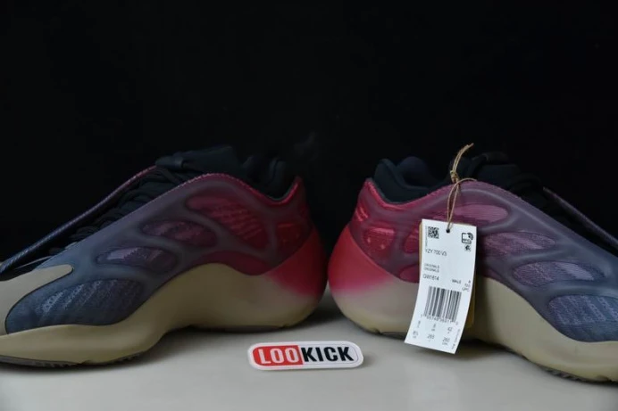 Adidas Yeezy 700 V3 Fade Carbon GW Trendy 373