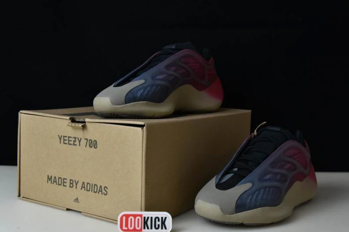 Adidas Yeezy 700 V3 Fade Carbon GW Trendy 373