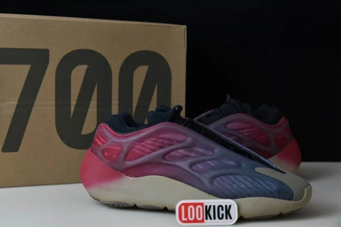 Adidas Yeezy 700 V3 Fade Carbon GW Trendy 373