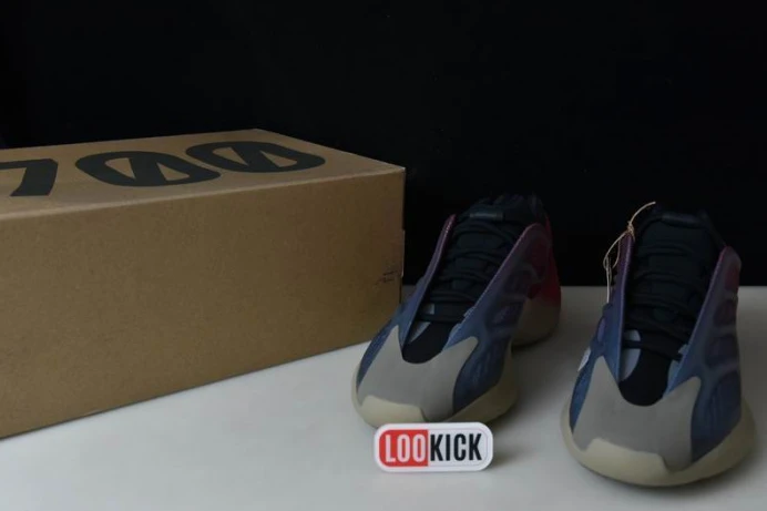 Adidas Yeezy 700 V3 Fade Carbon GW Trendy 373