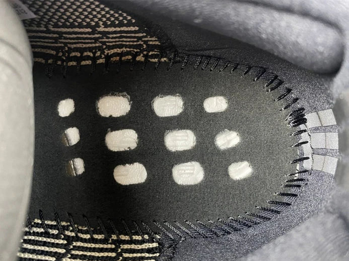 Adidas Yeezy Boost 350 V2 Core Black White BY Trendy 304