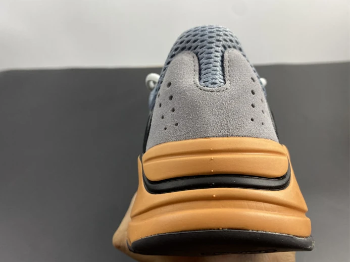 Adidas Yeezy Boost 700 V2 Sun GW WellDesigned 376