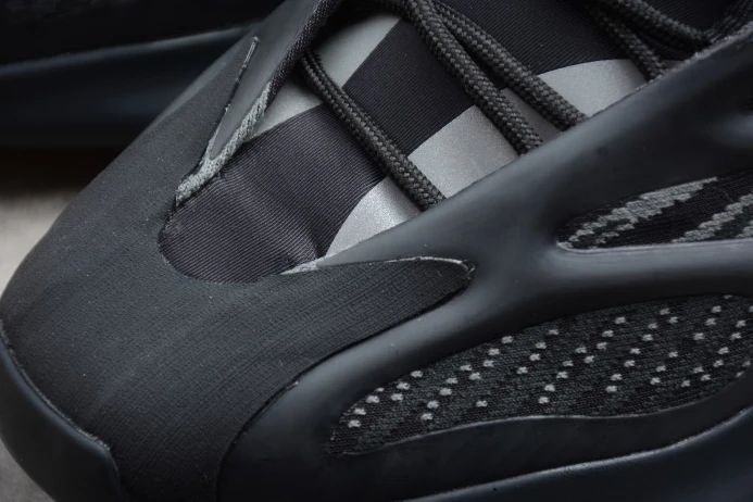 Adidas Yeezy Boost 700 V3 Black H SmartChoice 462