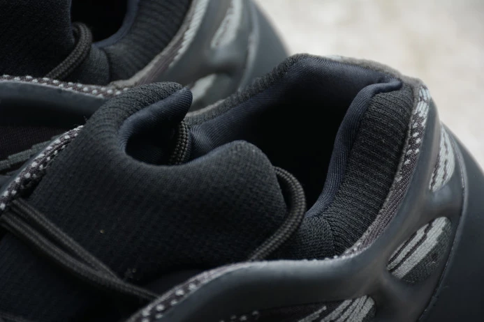 Adidas Yeezy Boost 700 V3 Black H SmartChoice 462