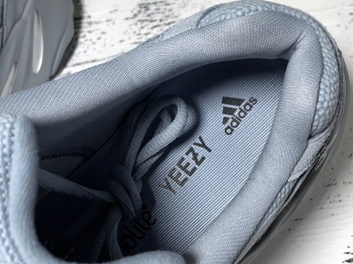 Adidas Yeezy Boost 700 v2 Hospital Blue FV SmartChoice 474