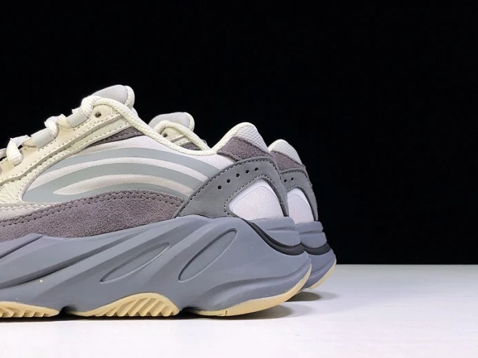 Adidas Yeezy Boost 700 v2 Tephra FU ModernLook 468