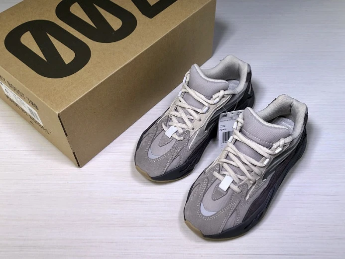 Adidas Yeezy Boost 700 v2 Tephra FU ModernLook 468