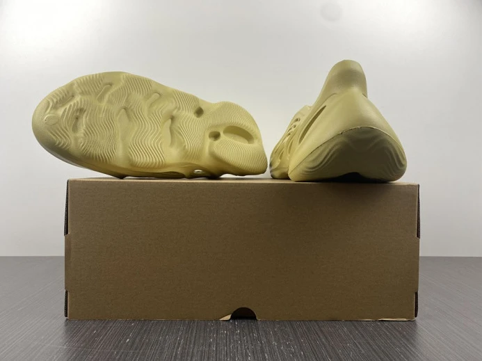 Adidas Yeezy Foam RNNR Sulfur GV BestValue 387